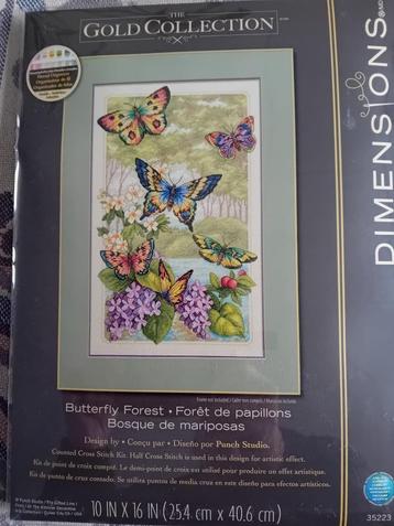 Borduurpakket Butterfly Forest van Dimensions Gold beschikbaar voor biedingen