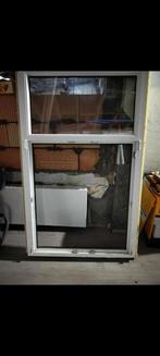 Venster, Doe-het-zelf en Bouw, Raamkozijnen en Schuifdeuren, Kunststof, Gebruikt, Raamkozijn, 150 tot 225 cm