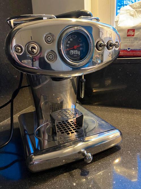 Illy Iperespresso - zeer goed onderhouden, Elektronische apparatuur, Koffiezetapparaten, Zo goed als nieuw, Koffiepads en cups