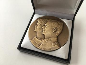 Bronzen Medaille van koning Filip en koningin Mathilde beschikbaar voor biedingen