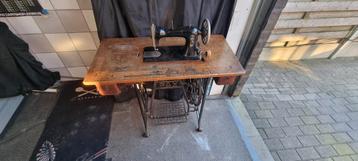 naaimachine op tafel, Antiek en Kunst, Antiek | Naaimachines, Ophalen