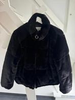 Nieuwe zwarte nepbonten jas Jacqueline de Yong L, Kleding | Dames, Jassen | Winter, Ophalen of Verzenden, Nieuw, Maat 42/44 (L)
