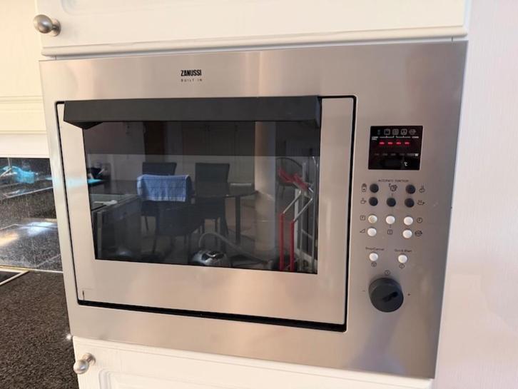 Micro-ondes Zanussi Combi, Electroménager, Micro-ondes, Utilisé, Encastré, 45 à 60 cm, Gril, Air chaud, Plaque tournante, Enlèvement