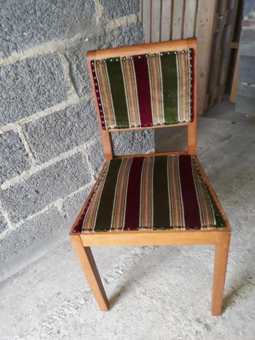 chaise en bois recouverte de tissu   excellent état