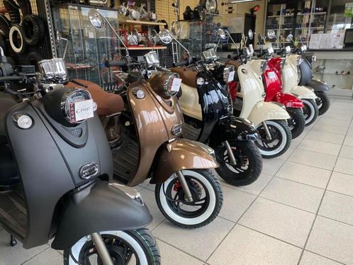 Trottinette Zoe toute neuve | Classe A ou B - Super offre !, Vélos & Vélomoteurs, Scooters | Vespa, Neuf, Essence, Enlèvement ou Envoi