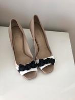 Beige naaldhakken, Kleding | Dames, Pumps, Beige, Ophalen of Verzenden, Zo goed als nieuw