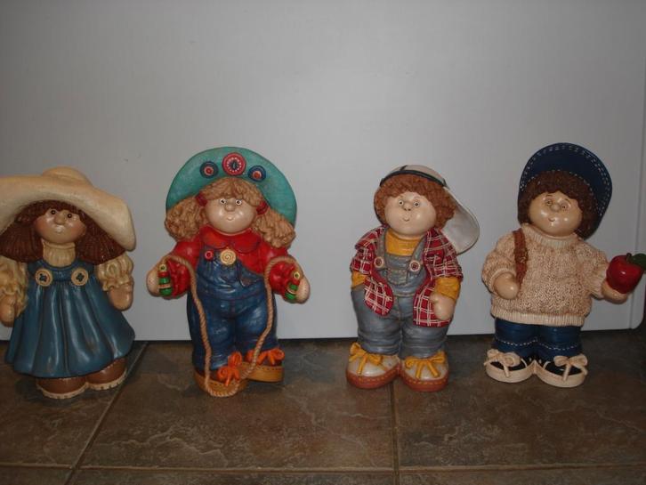 Handbeschilderde Gare keramische beeldjes van schoolkinderen, Antiquités & Art, Antiquités | Céramique & Poterie, Enlèvement