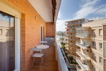 Appartement rénové avec vue latérale sur la mer/Torrevieja