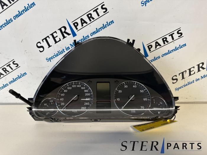 Compteur kilométrique KM d'un Mercedes C-Klasse, Autos : Pièces & Accessoires, Tableau de bord & Interrupteurs, Mercedes-Benz