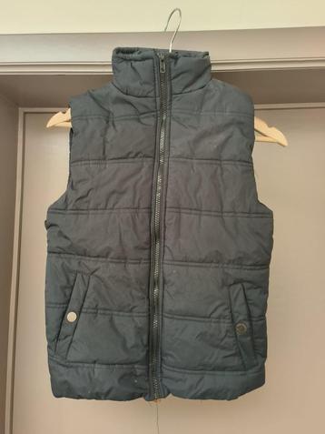 Donkerblauwe jongens bodywarmer (maatje 128) beschikbaar voor biedingen