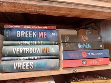 Boeken in boeken kast zoek uit kan ook appart  beschikbaar voor biedingen