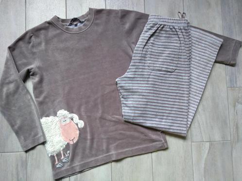 ★ M140 - Woody winterpyjama in velours thema schaap, Kinderen en Baby's, Kinderkleding | Maat 140, Zo goed als nieuw, Jongen, Nacht- of Onderkleding