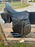 Zwart springzadel 17 inch, Dieren en Toebehoren, Paarden en Pony's | Zadels, Ophalen, Gebruikt, Springen