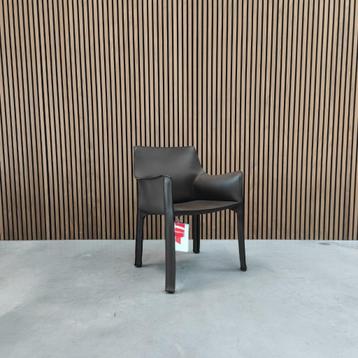 Cassina Cab 413 - chaise de salle à manger, Neuf, Enlèvement ou Envoi, Brun, Cinq, Six Chaises ou plus
