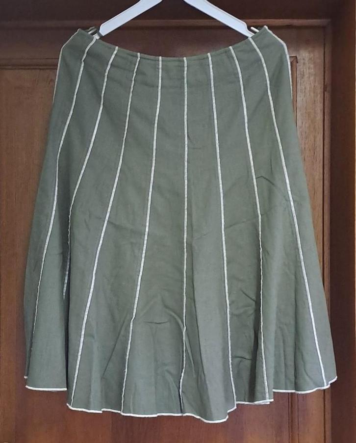 Groene rok met witte verticale strepen, Kleding | Dames, Rokken, Gedragen, Maat 38/40 (M), Groen, Knielengte, Ophalen of Verzenden