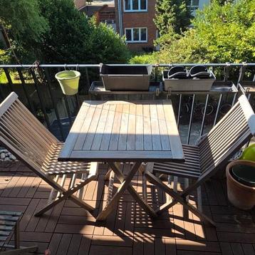 Teak tuintafel (70x70) met 2 bijpassende stoelen beschikbaar voor biedingen