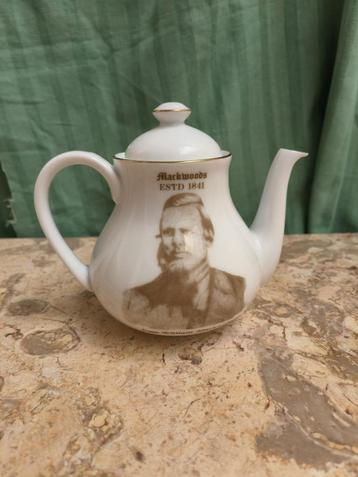 Vintage Engels theepotje beschikbaar voor biedingen