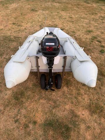 Rubber boot 300. Met 2,5pk motor, Watersport en Boten, Ophalen, Zo goed als nieuw