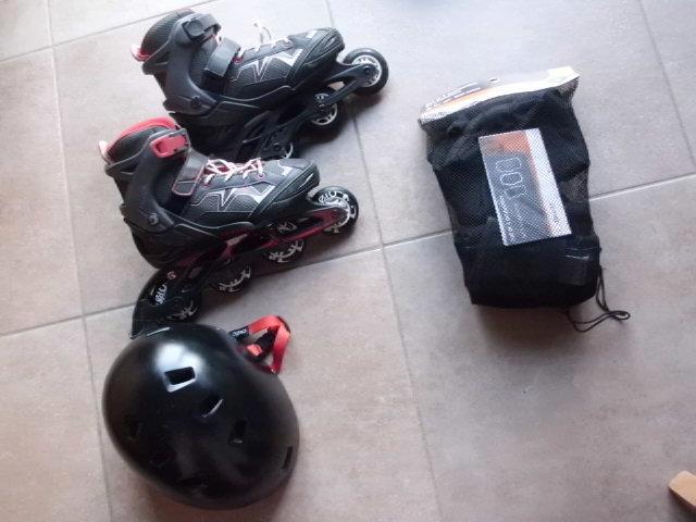 rolverstelbare schoenmaat 35-38 met helm en beschermingen, Sport en Fitness, Skeelers, Zo goed als nieuw, Inline skates 4 wielen