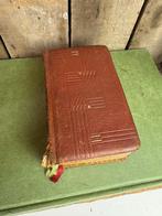 Brocante mis en vesperboek 1942, Ophalen