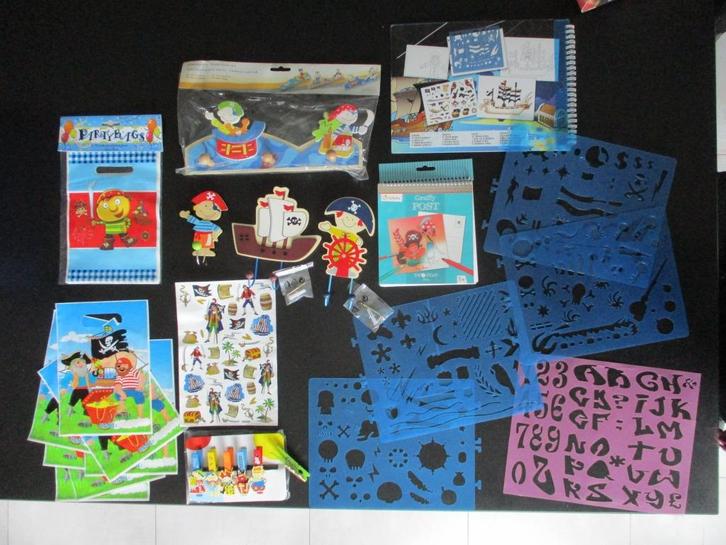 piraten lot kapstok stickers zakjes knijpers mallen enz., Kinderen en Baby's, Overige Kinderen en Baby's, Gebruikt, Ophalen of Verzenden