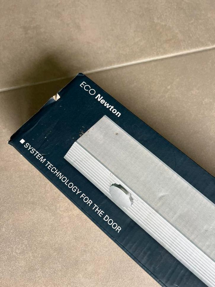 Eco Newton Deurdranger/Deursluiter, Huis en Inrichting, Woonaccessoires | Deurstoppers, Nieuw, Ophalen of Verzenden