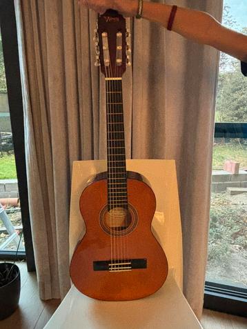Guitaar 1/2 beschikbaar voor biedingen