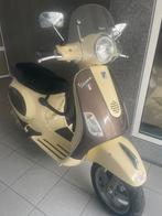 Vespa Beige Bruin Piaggo, Fietsen en Brommers, Ophalen, Zo goed als nieuw