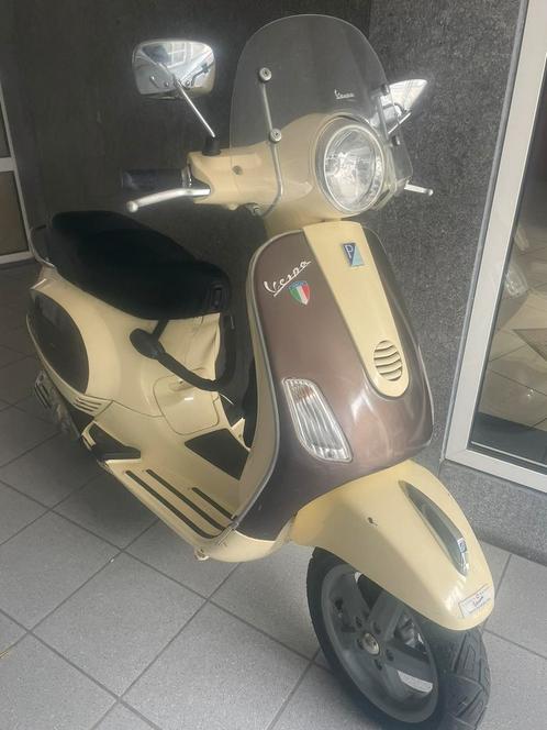 Vespa Beige Bruin Piaggo, Fietsen en Brommers, Scooters | Vespa, Zo goed als nieuw, Ophalen