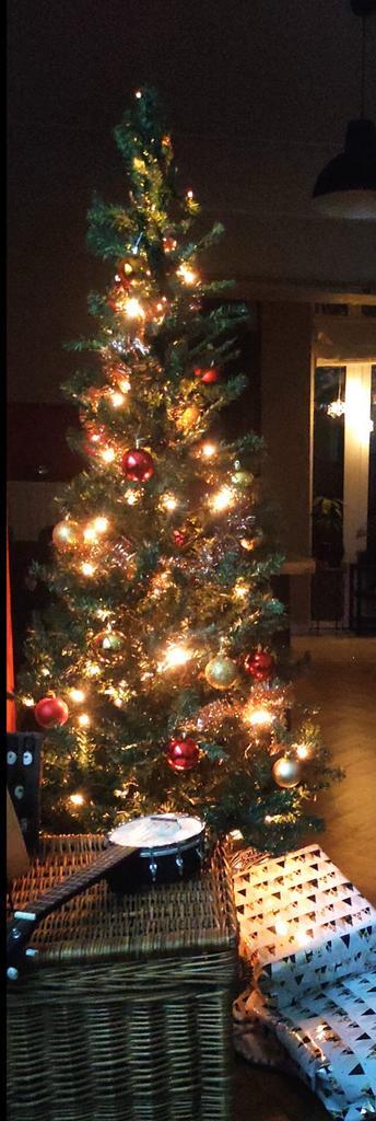 Kunstkerstboom 180cm met verlichting beschikbaar voor biedingen