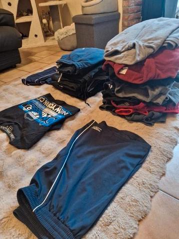 Veel herenkleding beschikbaar voor biedingen