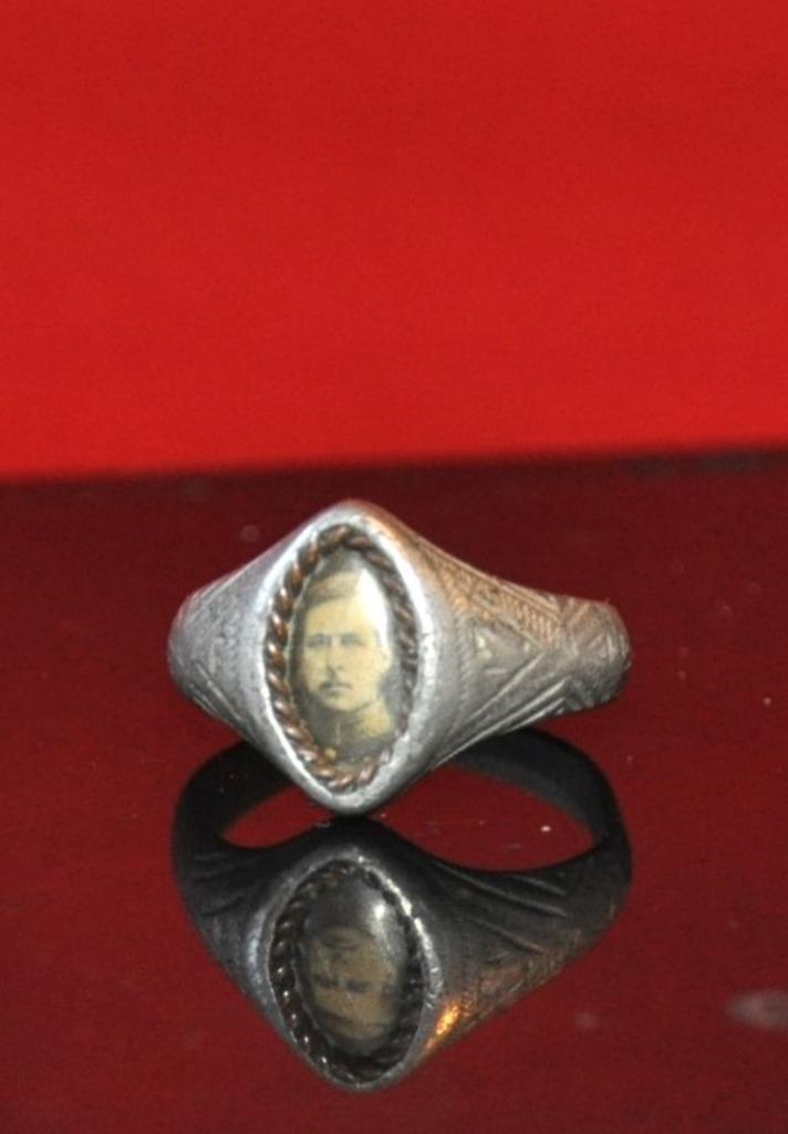 (D)  bague travail des tranchées poilu avec photo albert 1er, Verzamelen, Militaria | Algemeen, Landmacht, Overige typen, Ophalen