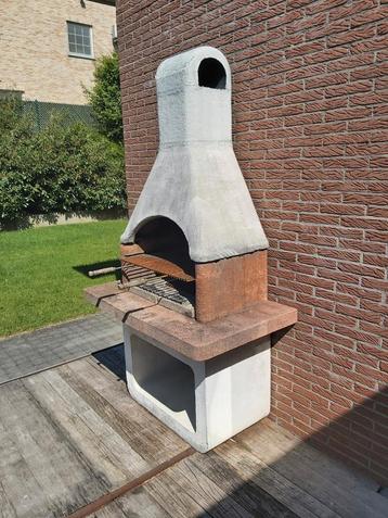 Stenen bbq gratis af te halen beschikbaar voor biedingen
