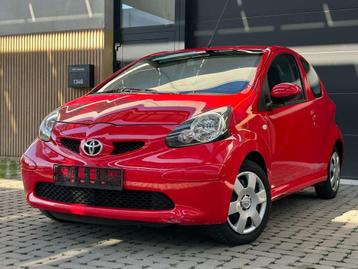Toyota Aygo 1.0i | AUTOMATIQUE | GARANTIE (bj 2009), Auto's, 4 zetels, Stof, Zwart, 109 g/km