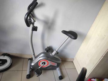 Hometrainer Athletic 230BV  Letterlijk 15 min op gereden