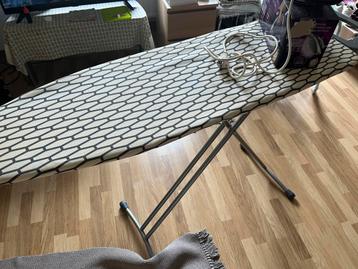 Table et fer a repasser, Electroménager, Enlèvement, Comme neuf