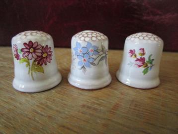 vingerhoedjes serie bloemen - vlinders beschikbaar voor biedingen