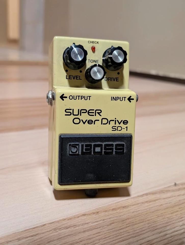 Boss SD-1 Super OverDrive (made in Japan), Musique & Instruments, Effets, Comme neuf, Enlèvement ou Envoi