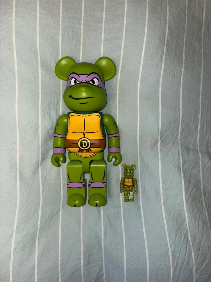 Coffret Bearbrick Donatello 100 % et 400 %, Collections, Jouets miniatures, Comme neuf, Enlèvement ou Envoi