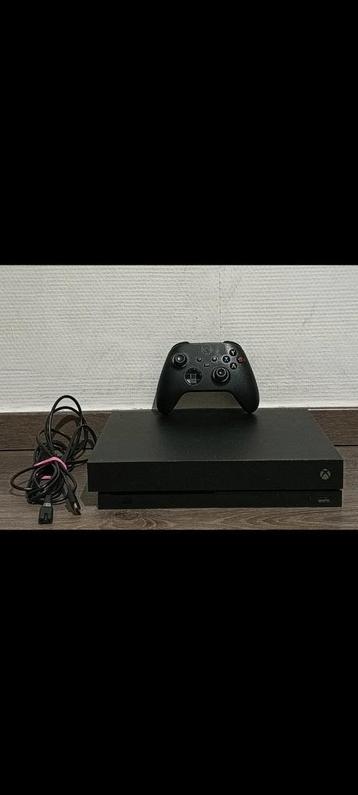 Hier deze verkoop ik mijne Xbox one x in Goede staat. beschikbaar voor biedingen