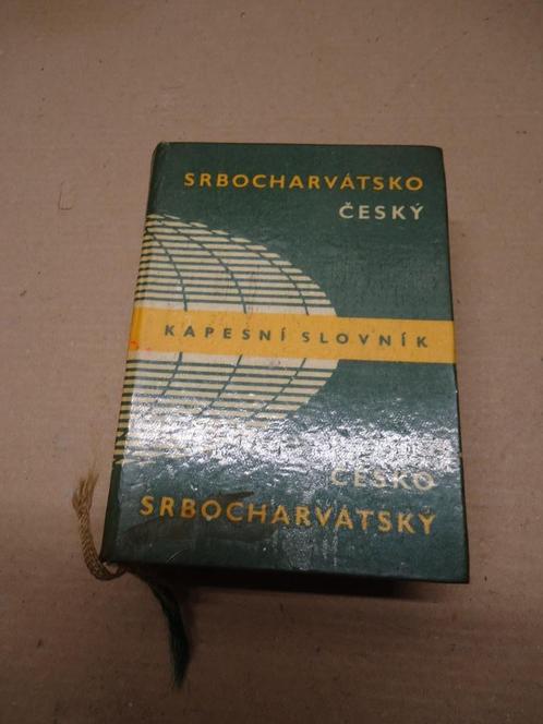 Servisch-Kroatisch-Tsjechisch woordenboek in goede staat, Boeken, Woordenboeken, Zo goed als nieuw, Overige talen, Ophalen