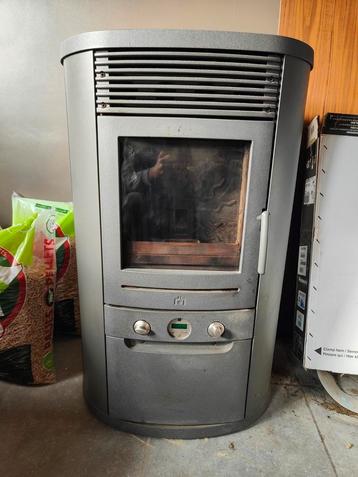 Nieuw onderhouden pelletkachel Edilkamin Iris  beschikbaar voor biedingen