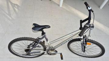 Fiets "Giant" 26 inch voor groei van 1.m 40 goede staat beschikbaar voor biedingen
