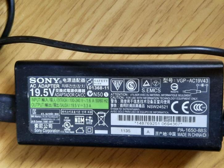 Sony 19.5V-oplader, Computers en Software, Laptop-opladers, Gebruikt, Ophalen of Verzenden
