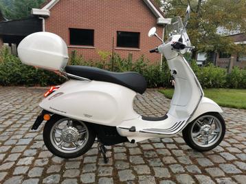 Vespa primavera elettrica 45 km/u.klasse B.slechts 740 KMS  beschikbaar voor biedingen