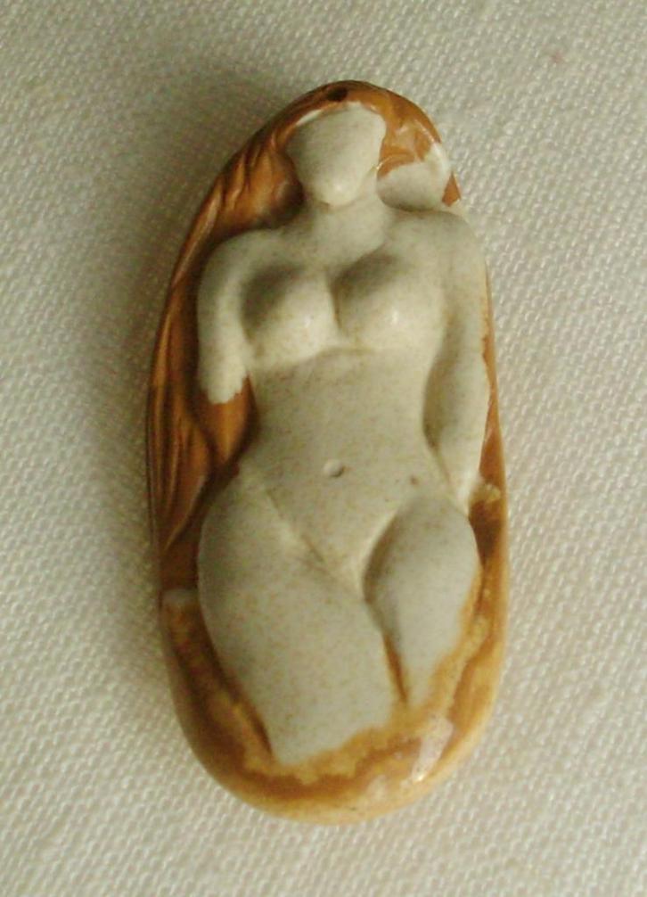 Antieke hanger in Jaspis 'African Queen' 186ct -begin 20ste, Antiquités & Art, Art | Art non-occidental, Envoi