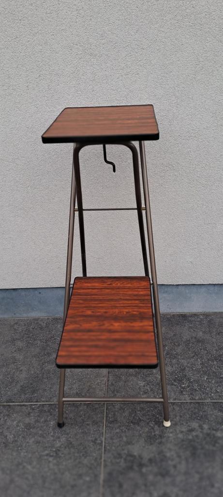 Projectortafel of beamertafel " vintage"., Audio, Tv en Foto, Diaprojectoren, Zo goed als nieuw, Ophalen