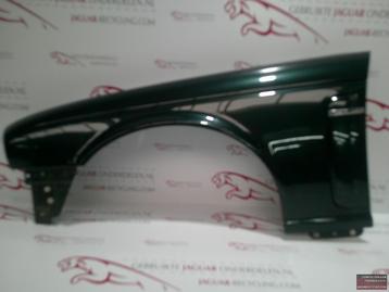 Spatbord rechts Jaguar XJ X358 C2C31204 + ventilatierooster  beschikbaar voor biedingen