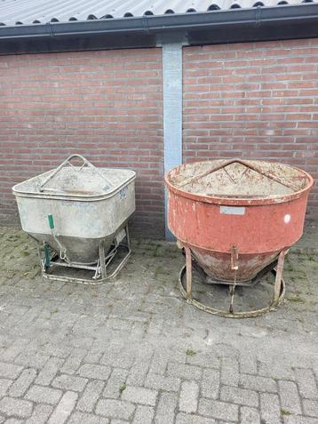 Boscaro en premet betonkubels / vultrechters
 beschikbaar voor biedingen