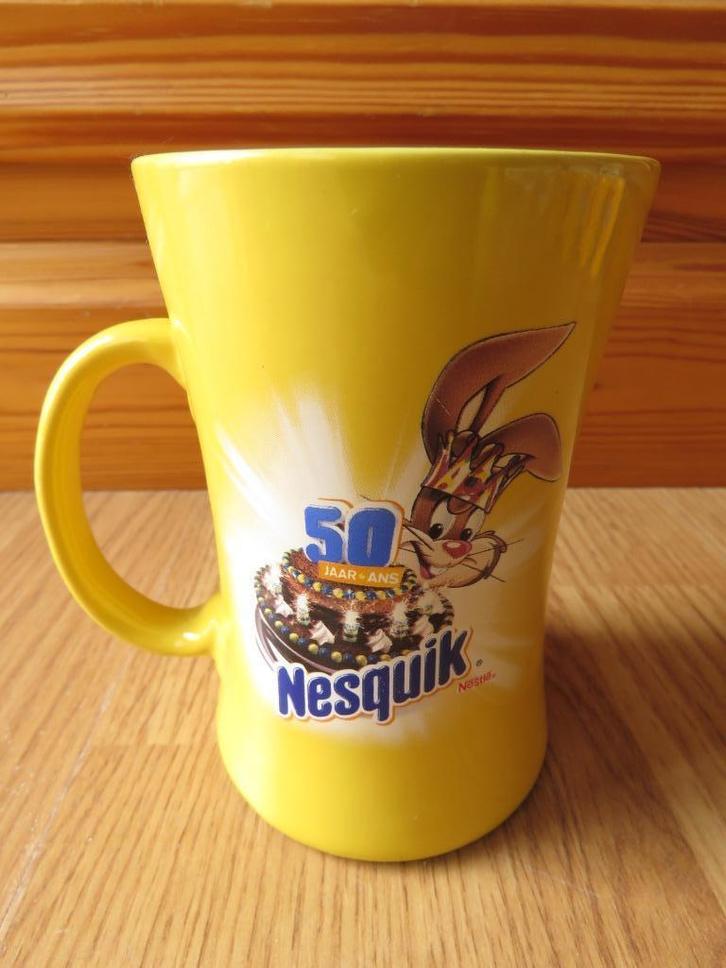 mug tasse lapin Nesquik 50 ans, Huis en Inrichting, Keuken | Servies, Zo goed als nieuw, Kop(pen) en/of Schotel(s), Ophalen of Verzenden
